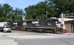 NS 528 & 2521 bring train E25 into Glenwood Yard